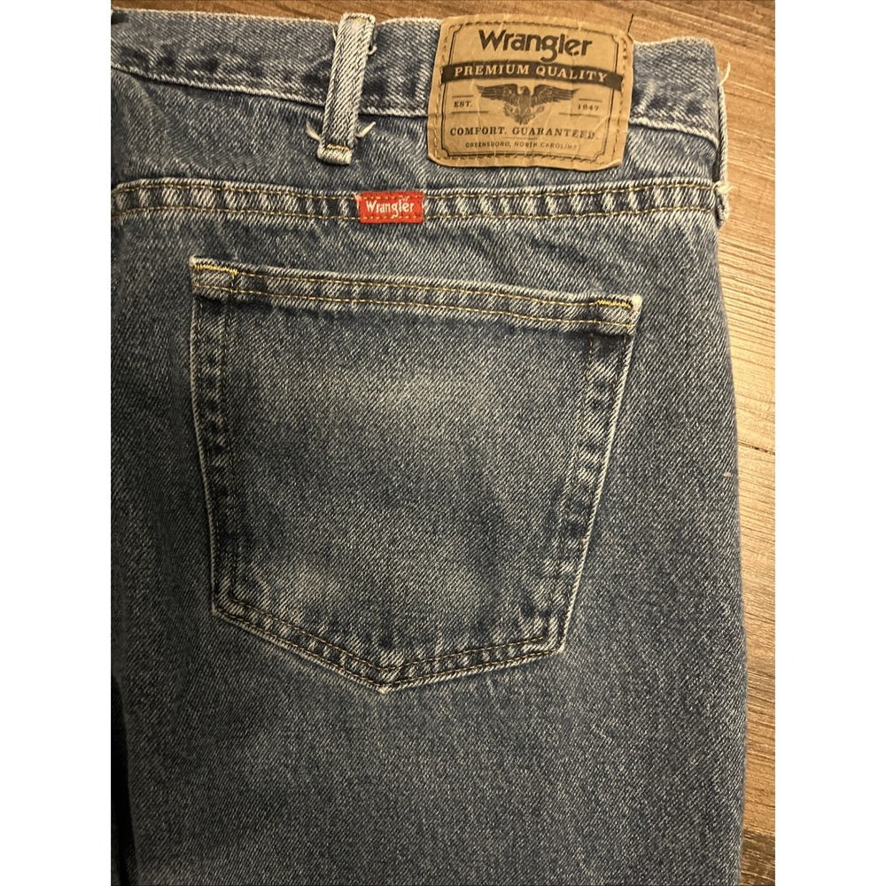 Wrangler Jeans Mens Adult Sz 40x32 Blue Denim Straight Relaxed Cotton